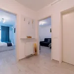 Апартаменты Storybook Flat In Брашов