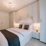 Апартаменты Storybook Flat In