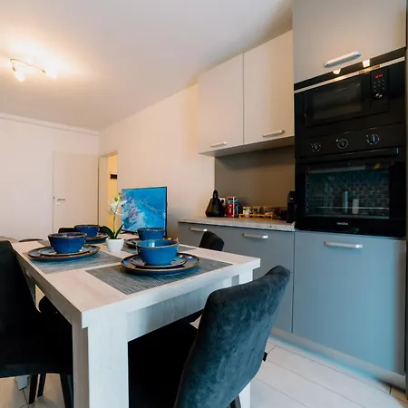 Storybook Flat In Apartment *